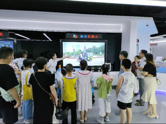 感受科技 快乐暑假——南陵县籍山镇大港社区开展琪瑜哇米科技体验活动
