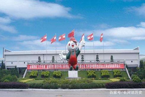 爱国情怀与商业抉择 中国前首富的